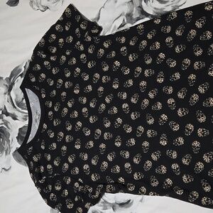 Black skull top